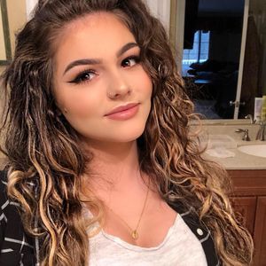 Meet your Posher, Gia